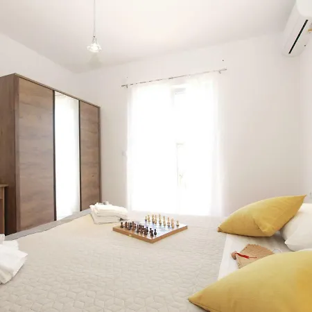 Appartement Suzana 1850 *
