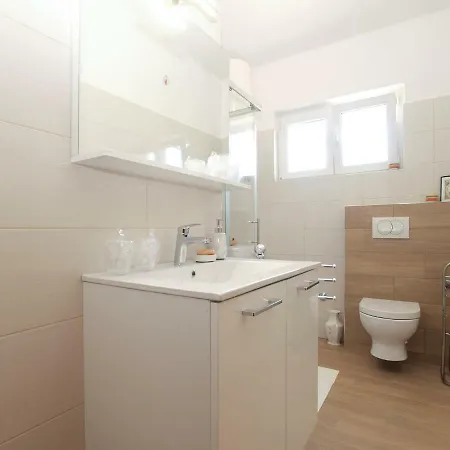 Appartement Suzana 1850 *